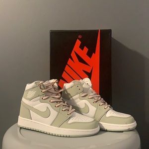 Air Jordan 1 Retro Seafoam with box